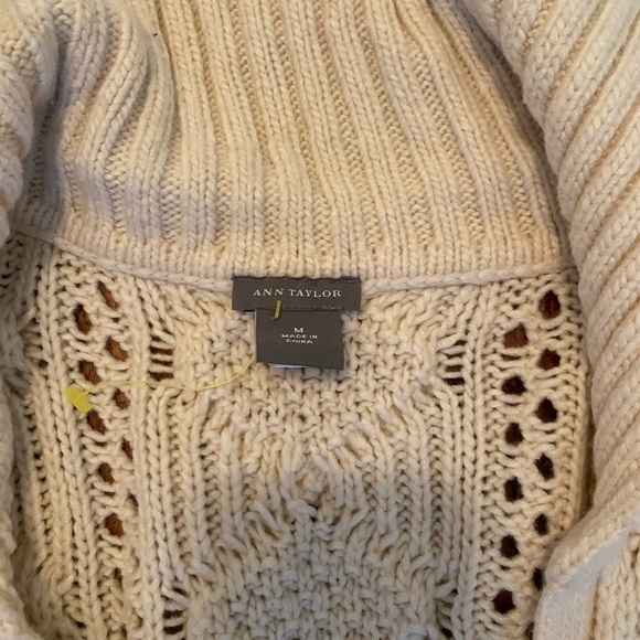 Cream collared Ann Taylor Sweater M - Picture 2 of 4